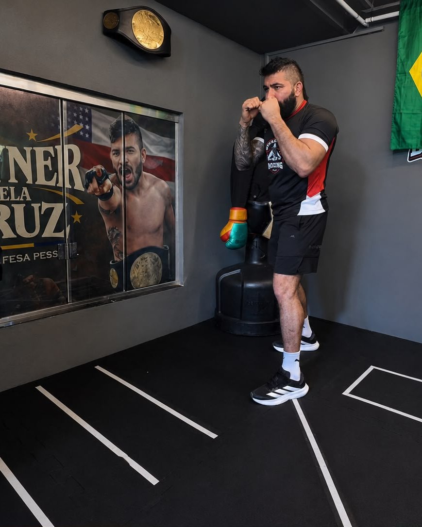 Rayner em guarda no seu espaço de treino
